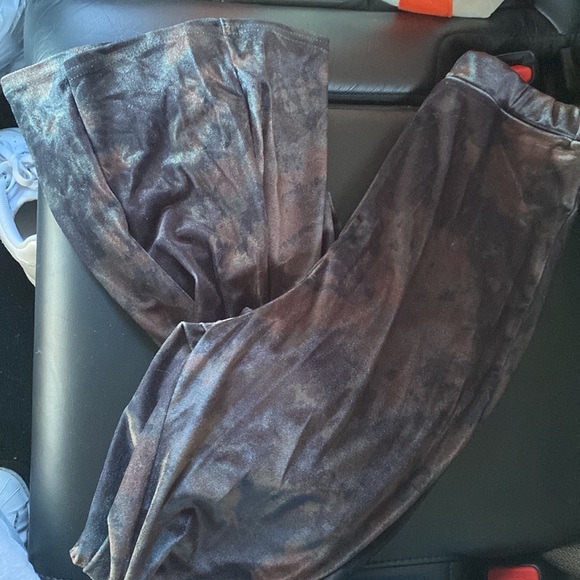 Black Tie Dye Velvet High Waisted Flared Pants - Picture 5 of 5